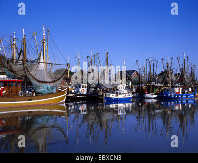 Glükopfmotoren im Hafen Greetsiel, Deutschland, Ostfriesland Stockfoto