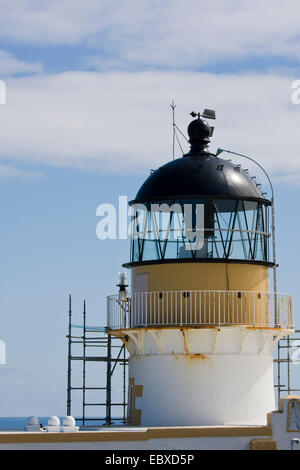 Leuchtturm an der nördlichen Küste von Fair-Isle, Fair Isle, Shetland-Inseln, Schottland, Vereinigtes Königreich Stockfoto