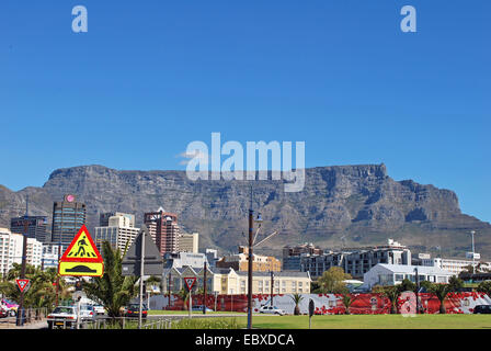 Blick auf Kapstadt mit Tafelberg, Südafrika, Kapstadt Stockfoto