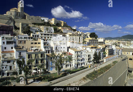 Ansicht von Dalt Vila, dem historischen Zentrum von Ibiza oder Eivissa, Spanien, Balearen, Ibiza Stockfoto