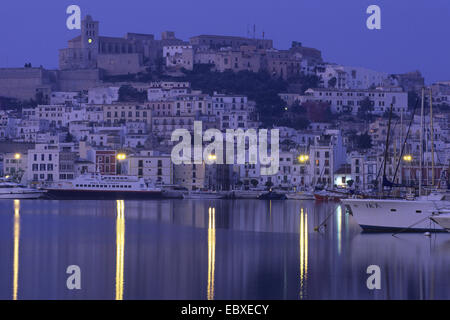 Dalt Vila, historische Zentrum von Ibiza oder Eivissa im Morgenlicht, Spanien, Balearen, Ibiza Stockfoto