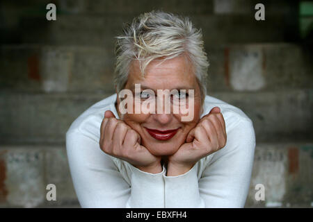 weißhaarige weibliche senior Stockfoto