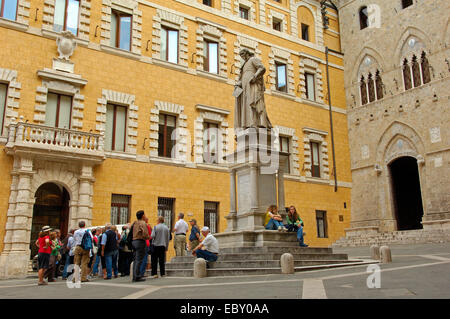 Piazza Salimbeni Quadrat, UNESCO-Weltkulturerbe, Siena, Toskana, Italien, Europa Stockfoto