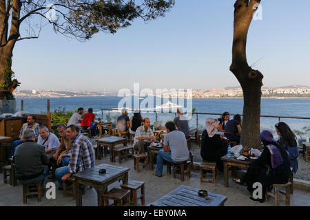 Teegarten im Gülhane Park am Bosporus, Gülhane Park, Sarayburnu, Istanbul, europäische Seite, Provinz Istanbul, Türkei Stockfoto