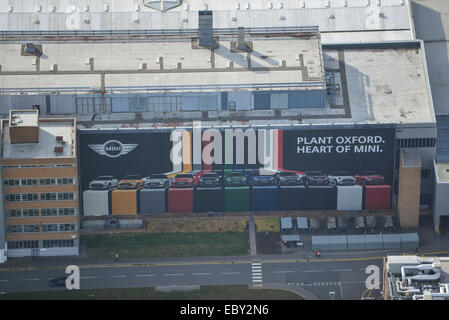 Eine Luftaufnahme des ein Werbeschild im BMW Mini-Werk Oxford Stockfoto