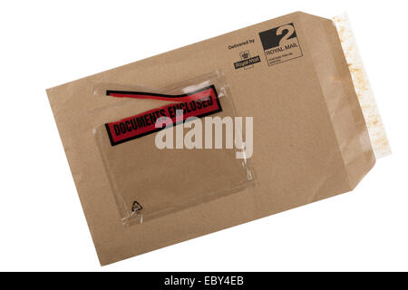 Unversiegelte eröffnete Royal Mail braunen Umschlag mit Dokumente eingeschlossen entfernt Stockfoto
