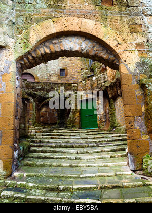 Treppe in der Stadt von Pitigliano - Grosseto, Italien Stockfoto