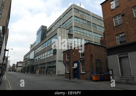 Blick vom Stevenson Platz kleine rote Ziegel "32 Hebel Street" und große Griffin House, Hebel Street, Northern Quarter, Manchester Stockfoto