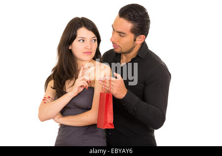 junge schöne Frau, Geschenk von Mann ablehnen Stockfoto