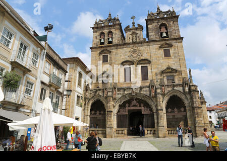 BRAGA, PORTUGAL - 9. August 2014: Kathedrale im Zentrum von Braga, Portugal, auf der die wichtigsten Sehenswürdigkeiten der Stadt. Stockfoto