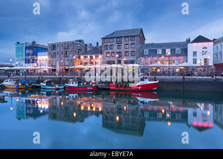 Abend am Barbican, Plymouth, Devon. (Juni) im Sommer 2014. Stockfoto