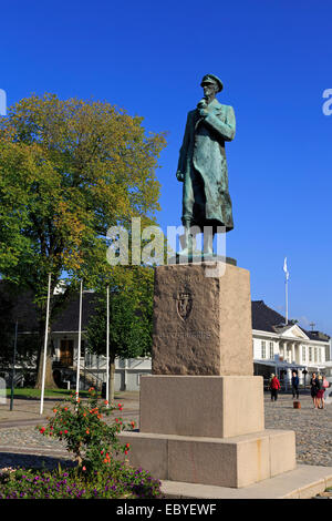 Haakon VII Statue in Wegelands Sqaure, Kristiansand, Norwegen, Europa Stockfoto