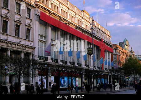 Clerys Kaufhaus in O' Connell Street dekoriert für Weihnachten Stockfoto