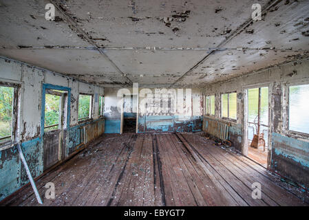 schwimmendes Restaurant in Pripyat verlassene Stadt, Sperrzone von Tschernobyl, Ukraine Stockfoto