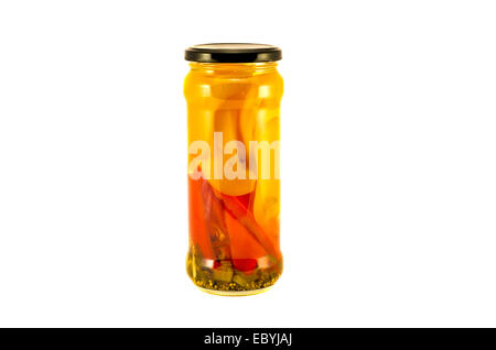 Scheiben Topfpflanzen erhaltenen Paprika in Glas isoliert auf weißem Hintergrund Stockfoto
