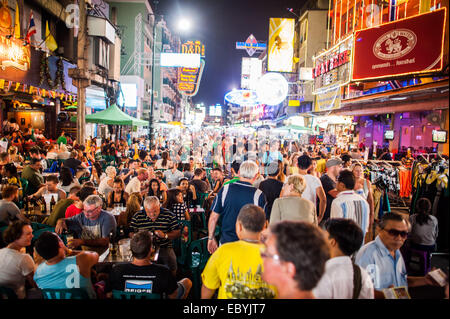 Nachtleben auf der Khao San Road, Bangkok, Thailand Stockfoto