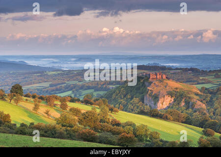 Position Cennen Castle in den Brecon Beacons, Carmarthenshire, Wales. (August) im Sommer 2014. Stockfoto