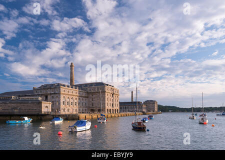 Royal William Bevorratung Hof-Gebäude in Plymouth, Devon, England. (Juni) im Sommer 2014. Stockfoto