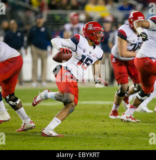 Santa Clara, Kalifornien, USA. 5. Dezember 2014. 4. Dezember 2014: Arizona Wildcats quarterback Jesse Scroggins (15) in Aktion während der NCAA Pac 12 Meisterschaft Football-Spiel zwischen dem Oregon Ducks und den Arizona Wildcats im Levi's-Stadion in Santa Clara, CA. Arizona verlor nach Oregon 51-13. Damon Tarver/Cal-Sport-Medien-Credit: Cal Sport Media/Alamy Live-Nachrichten Stockfoto