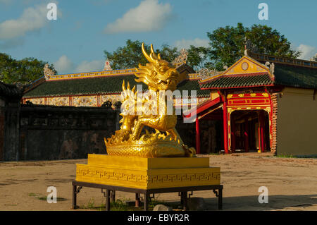 Golden Dragon in der verbotenen Stadt auf kaiserliche Zitadelle, Hue, Vietnam Stockfoto