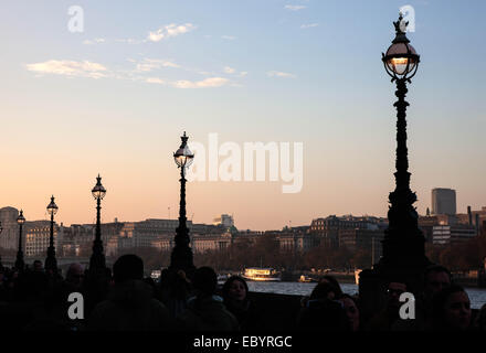 Abend-Blick vom South Bank Fluss Themse London Stockfoto