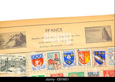 Eine alte vollständig illustrierte Briefmarken-Album mit Briefmarken aus Frankreich Stockfoto