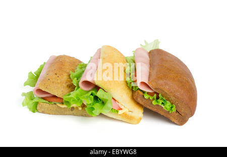 Auswahl an Sandwiches mit Schinken isoliert auf weiss Stockfoto