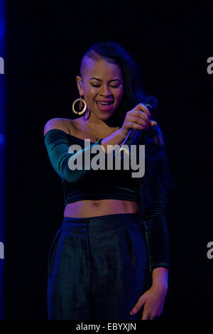 Neon Dschungel, britische Girlgroup, auf der Bühne auf der Kleidung Show Live 2014 im NEC in Birmingham Stockfoto