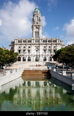 Cåmara Municipal do Porto in Porto Portugal. Eine neoklassische Gebäude, entworfen von dem Architekten Antonio Correia da Silva. Stockfoto