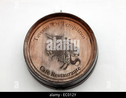 Ritter Templar Taverna anmelden Monsaraz, Alentejo, Portugal. Stockfoto
