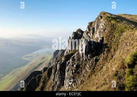 Blick auf Craig y Bera auf Mynydd Mawr und Nantlle Tal in Snowdonia National Park (Eryri). Rhyd-Ddu, Gwynedd, Wales, Großbritannien, Großbritannien Stockfoto