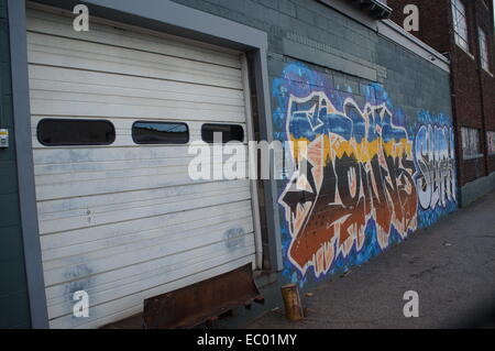 Graffiti auf Garage, Sprühfarbe, Kunst, Wandbild, Stockfoto