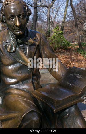 Statue des Hans Christian Andersen im Central Park in New York City. Stockfoto