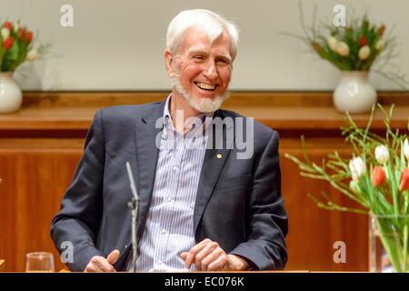 Stockholm, Schweden. 6. Dezember 2014. 2014 den Nobelpreis für Physiologie oder Medizin-Gewinner John O'Keefe besucht eine Pressekonferenz in Stockholm, Schweden, 6. Dezember 2014. Die 2014 Nobelpreisträger sind in einer Reihe von Veranstaltungen vor der offiziellen Preisverleihung teilnehmen. Bildnachweis: Shi Tiansheng/Xinhua/Alamy Live-Nachrichten Stockfoto