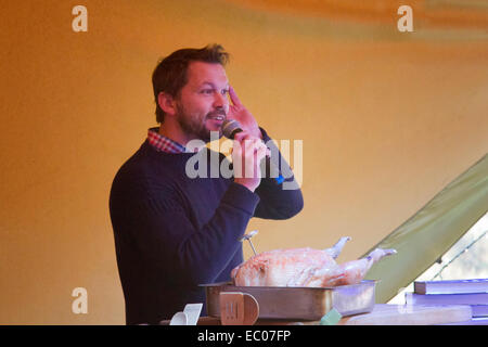 Ipswich, Suffolk, UK. 6. Dezember 2014. Landwirt und TV Moderator Jimmy Doherty gibt eine Kochvorführung auf der Jimmy Bauernhof jährliche zweitägige Christmas Fayre. Bildnachweis: Ronnie McMillan/Alamy Live-Nachrichten Stockfoto