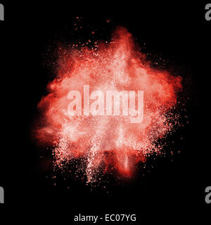 Rotes Pulver-Explosion auf schwarzem Hintergrund isoliert Stockfoto