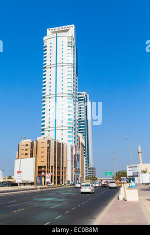 Manama, Bahrain - 21. November 2014: Moderne Architektur, The Domain-Turm in Manama Stadt, Hauptstadt von Bahrain. Naher Osten Stockfoto