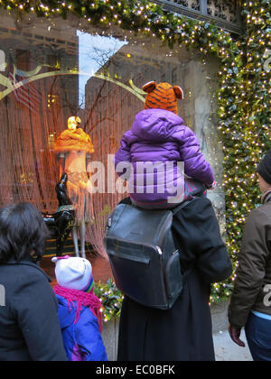 Urlaub-Fenster, Saks Fifth Avenue, New York Stockfoto