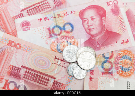 Chinesische Yuan Renminbi Banknoten und Münzen, Nahaufnahme Fotohintergrund Stockfoto