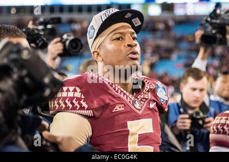 Charlotte, NC, USA. 6. Dezember 2014. FSU QB Jameis Winston (5) nach der ACC Meisterschaft Fußball-Spiel zwischen der Georgia Tech Yellow Jackets und der Florida State University Seminolen bei Bank of America Stadium am 6. Dezember 2014 in Charlotte, North Carolina.FSU besiegt Georgia Tech 37-35.Jacob Kupferman/CSM/Alamy Live News Stockfoto