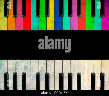 Farbe Klavier auf schwarzem Hintergrund isoliert Stockfoto