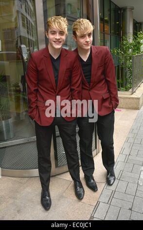 Jedward bei Today FM Ray Darcy Show auf ihrem neue Album "Free Spirit" zu fördern Featuring: Jedward, John Grimes, Edward Grimes wo: Dublin, Irland: 4. Juni 2014 Stockfoto