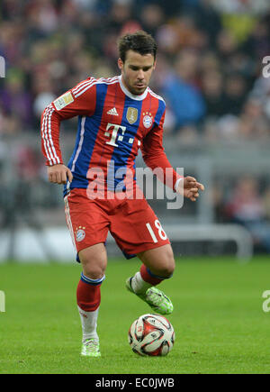 München, Deutschland. 6. Dezember 2014. Münchens Juan Bernat während der Fußball-Bundesliga-match zwischen FC Bayern München und Bayer Leverkusen in der Allianzarena in München, 6. Dezember 2014. Die 22 Jahre alt wurde am 15. November 2014 in Offenbach Tugce erschlagen. Foto: Andreas Gebert/Dpa/Alamy Live-Nachrichten Stockfoto