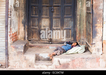 Obdachloser junge in Alt-Delhi, Indien Stockfoto