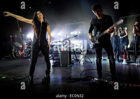 Fontaneto d'Agogna Italien. 6. Dezember 2014. Die italienische Pop-Sängerin ELISA live im Music Club Phänomen während seiner "L'Anima Vola - Live In The Clubs Tour führt" Credit: Rodolfo weitertransferiert/Alamy Live News Stockfoto