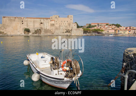 Collioure Hafen und Schloss Stockfoto