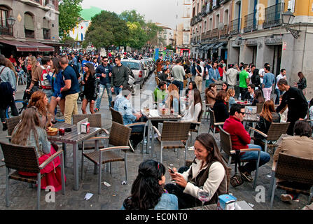 Tapas-Bars in der Calle De La Cava Baja im Quartier La Latina, Madrid, Spanien Stockfoto