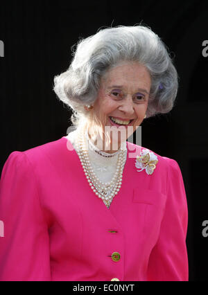 Datei-PIX: Brüssel, Belgien. 3. Juni 2008. Königin Fabiola von Belgien ist während der Feier des 80. Geburtstag auf Schloss Laeken in Brüssel, Belgien, 3. Juni 2008 abgebildet. Foto: Albert Nieboer () / Dpa/Alamy Live News Stockfoto