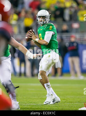 4. Dezember 2014: Oregon Ducks quarterback Marcus Mariota (8) in Aktion während der NCAA Pac 12 Meisterschaft Football-Spiel zwischen dem Oregon Ducks und den Arizona Wildcats im Levi's-Stadion in Santa Clara, CA. Arizona verlor nach Oregon 51-13. Damon Tarver/Cal-Sport-Medien Stockfoto