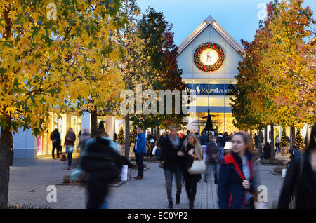 Einkaufen bei McArthur Glen DOC, Roermond Niederlande Stockfoto